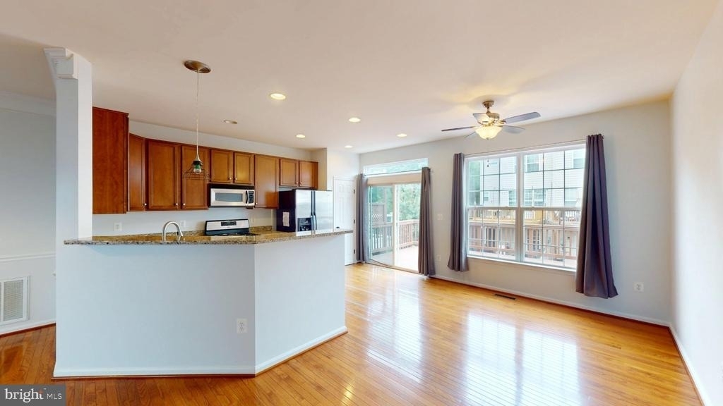 502 Legrace Terrace Ne - Photo 9