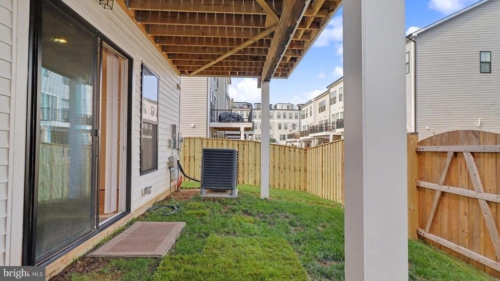 43595 Farringdon Square - Photo 58