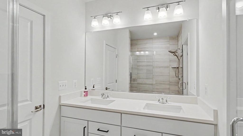 43595 Farringdon Square - Photo 44