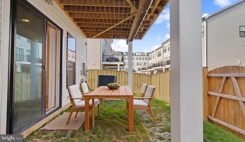 43595 Farringdon Square - Photo 57
