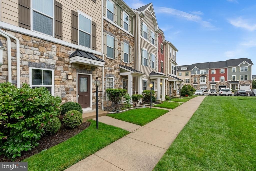 41746 Mcmonagle Square - Photo 1
