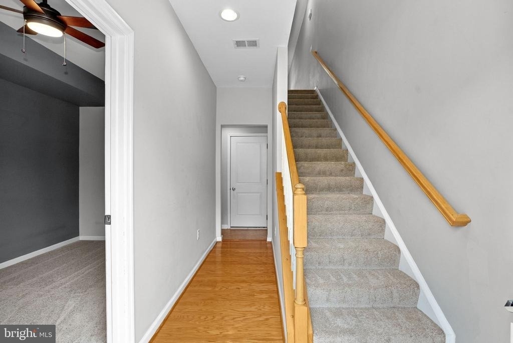41746 Mcmonagle Square - Photo 2