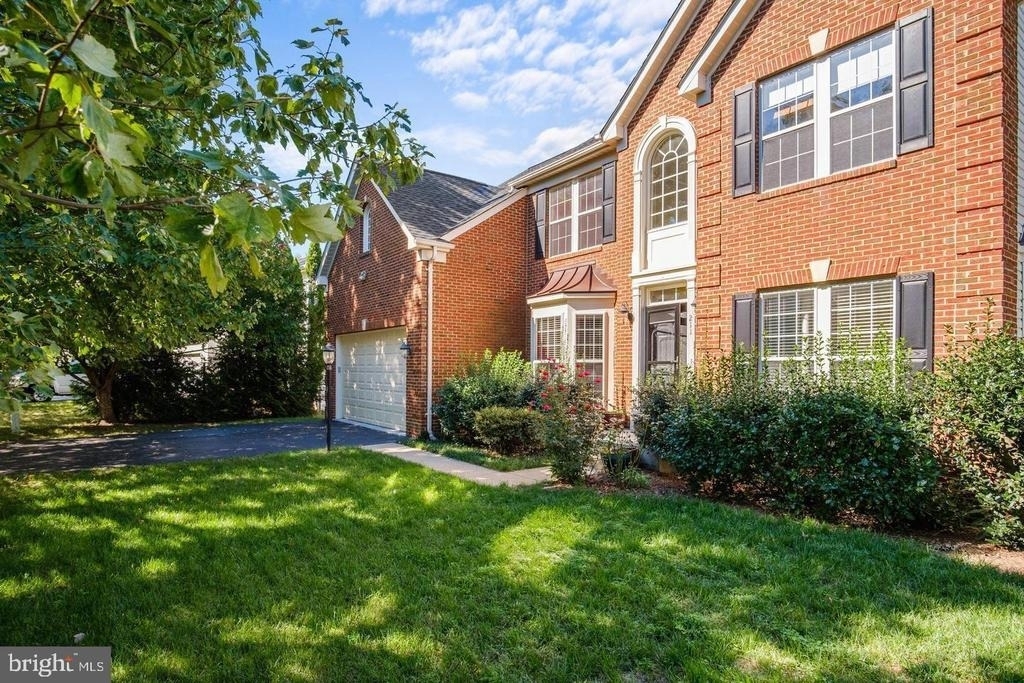 211 Park Gate Drive Se - Photo 0