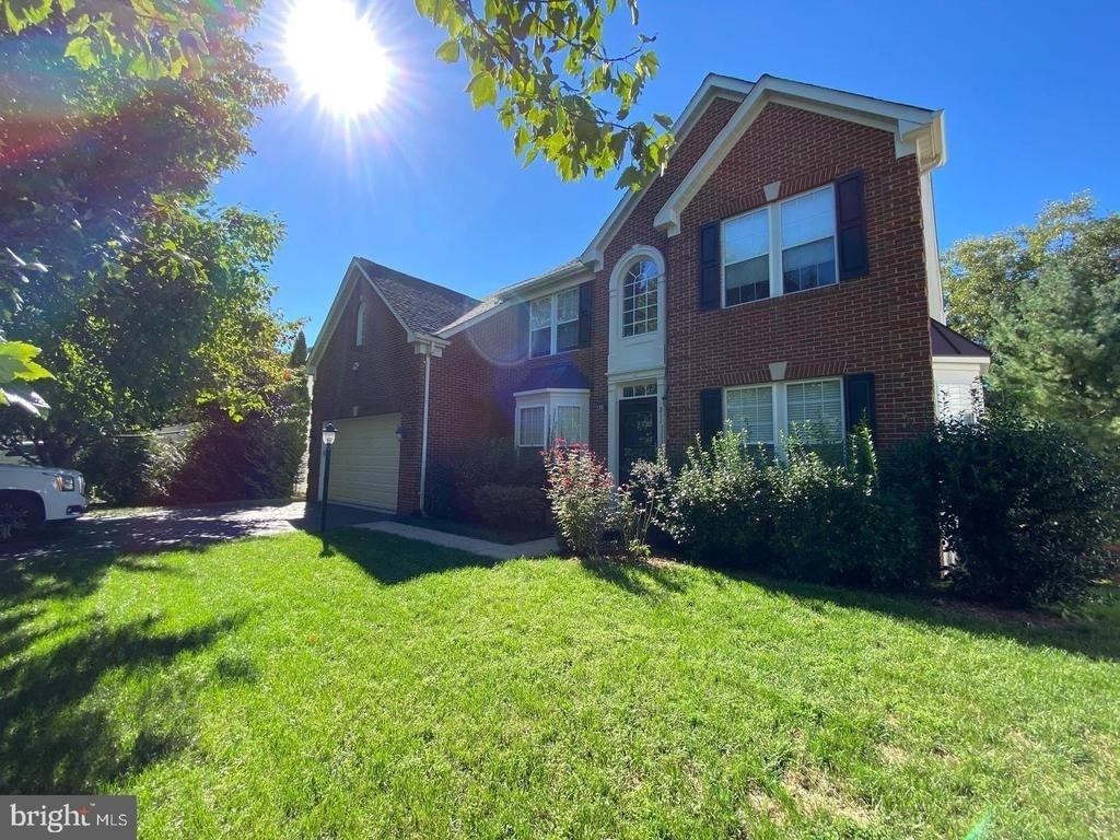211 Park Gate Drive Se - Photo 1