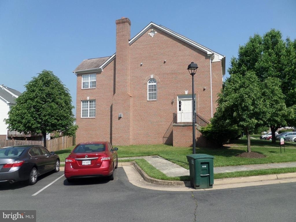 675 Mcleary Square Se - Photo 0