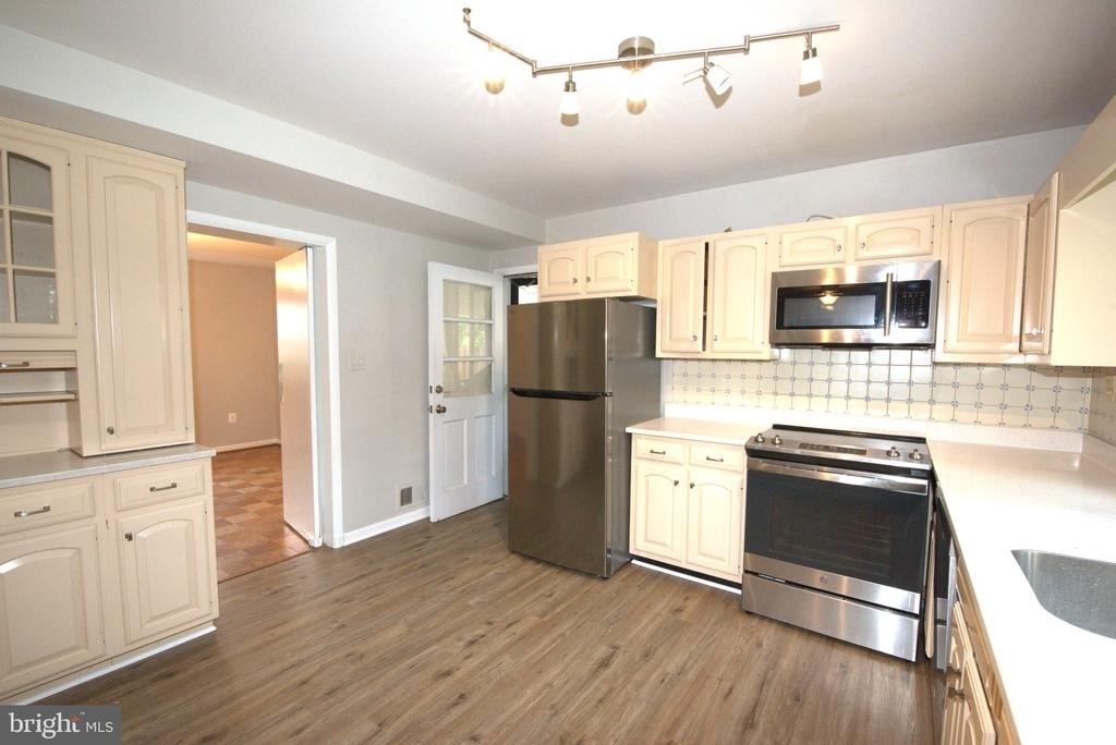 6933 Tyndale Street - Photo 18