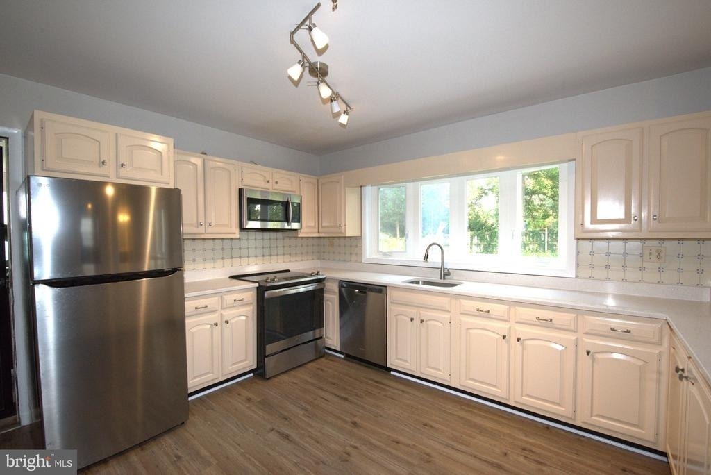 6933 Tyndale Street - Photo 13