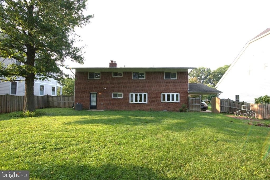 6933 Tyndale Street - Photo 2