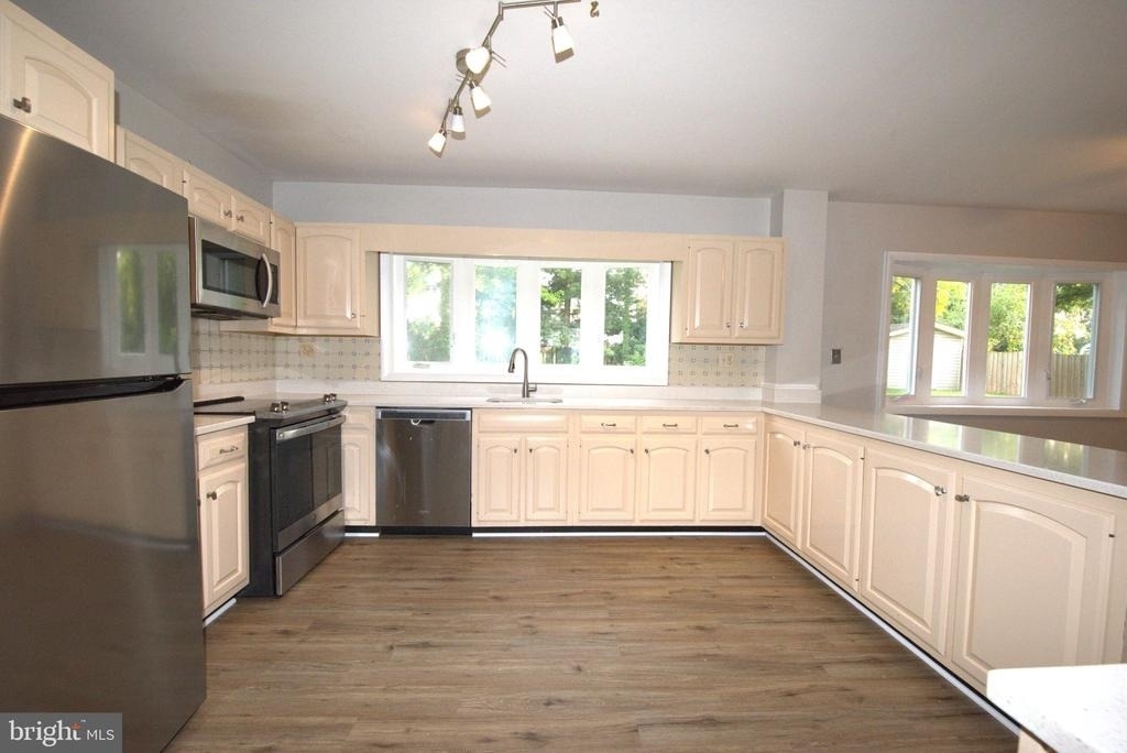 6933 Tyndale Street - Photo 20