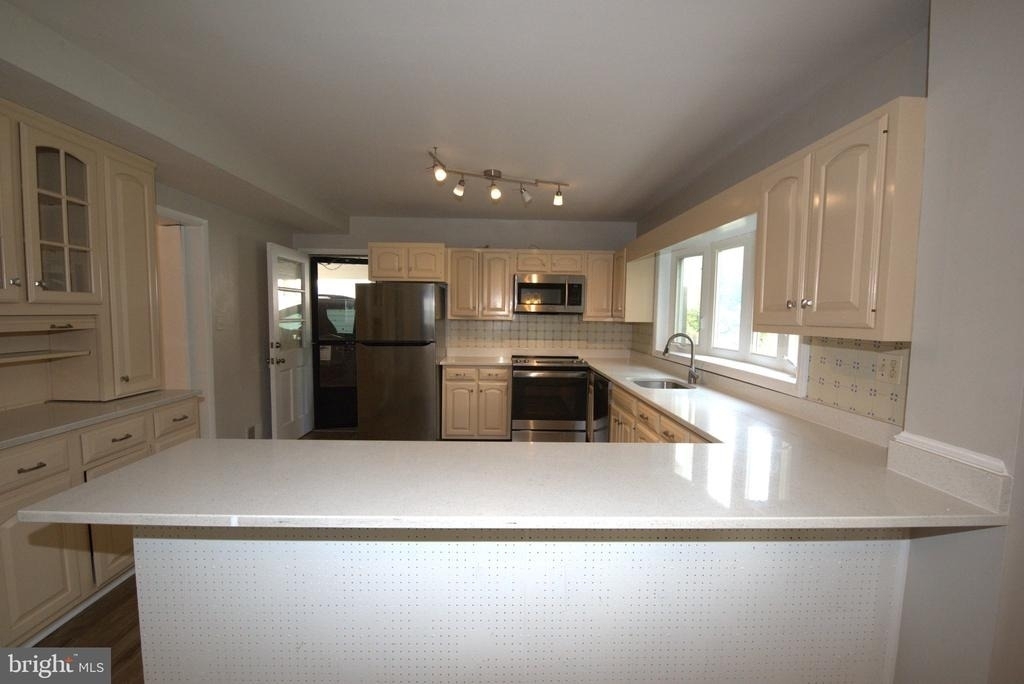 6933 Tyndale Street - Photo 10