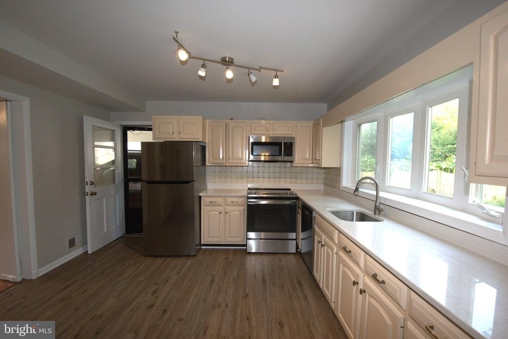6933 Tyndale Street - Photo 12