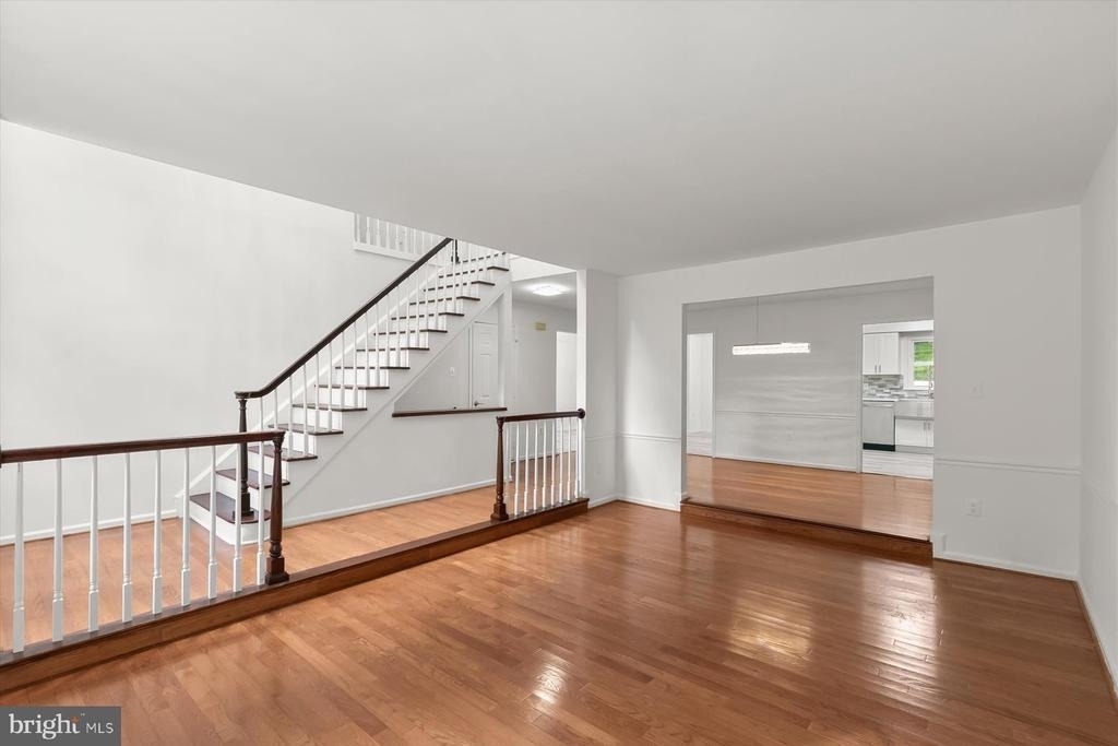 1550 Mclean Commons Court - Photo 4