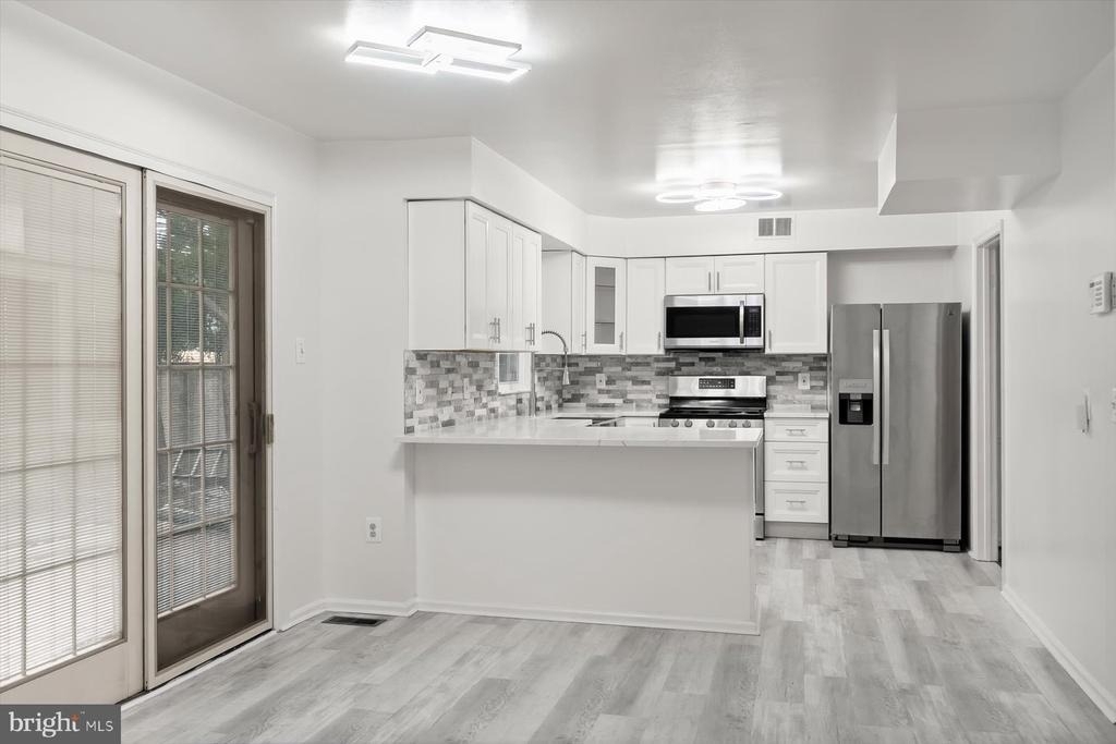 1550 Mclean Commons Court - Photo 12