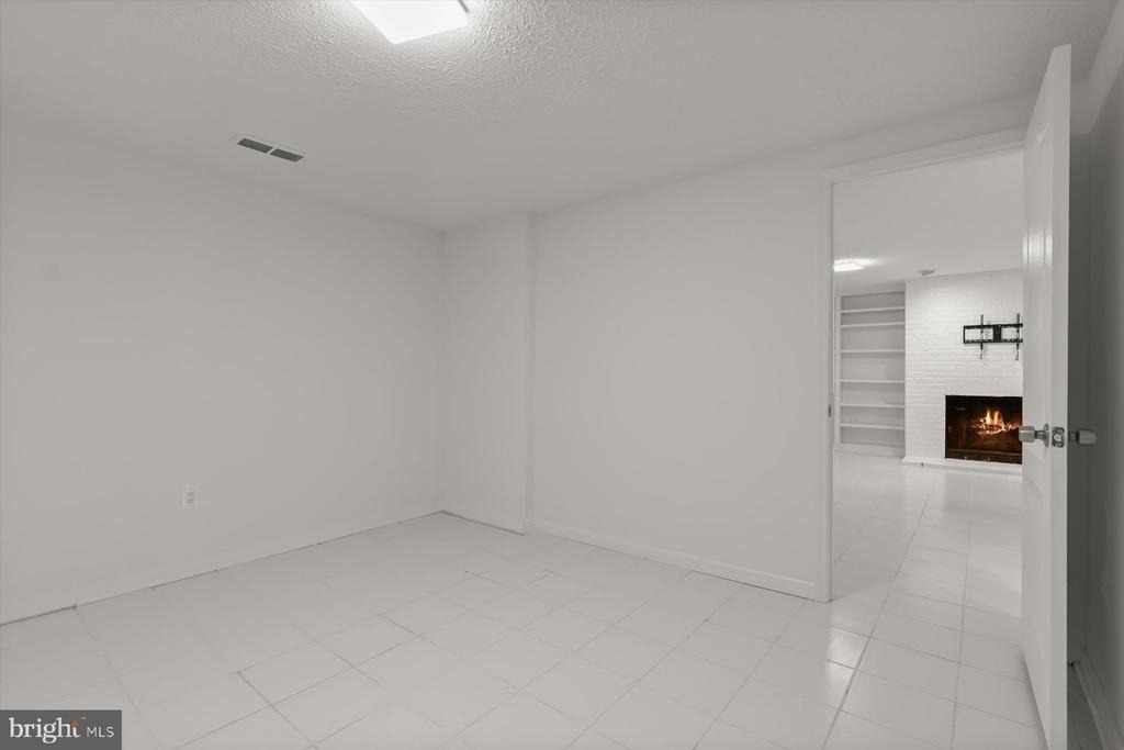 1550 Mclean Commons Court - Photo 34