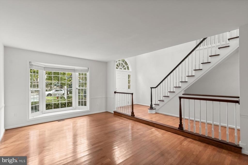 1550 Mclean Commons Court - Photo 5