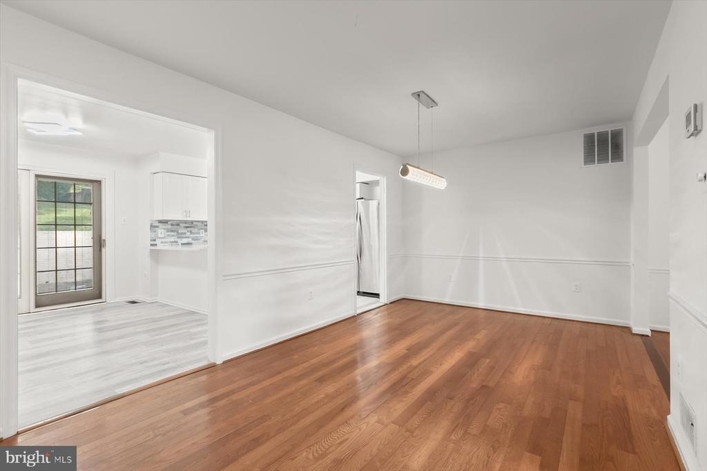 1550 Mclean Commons Court - Photo 7