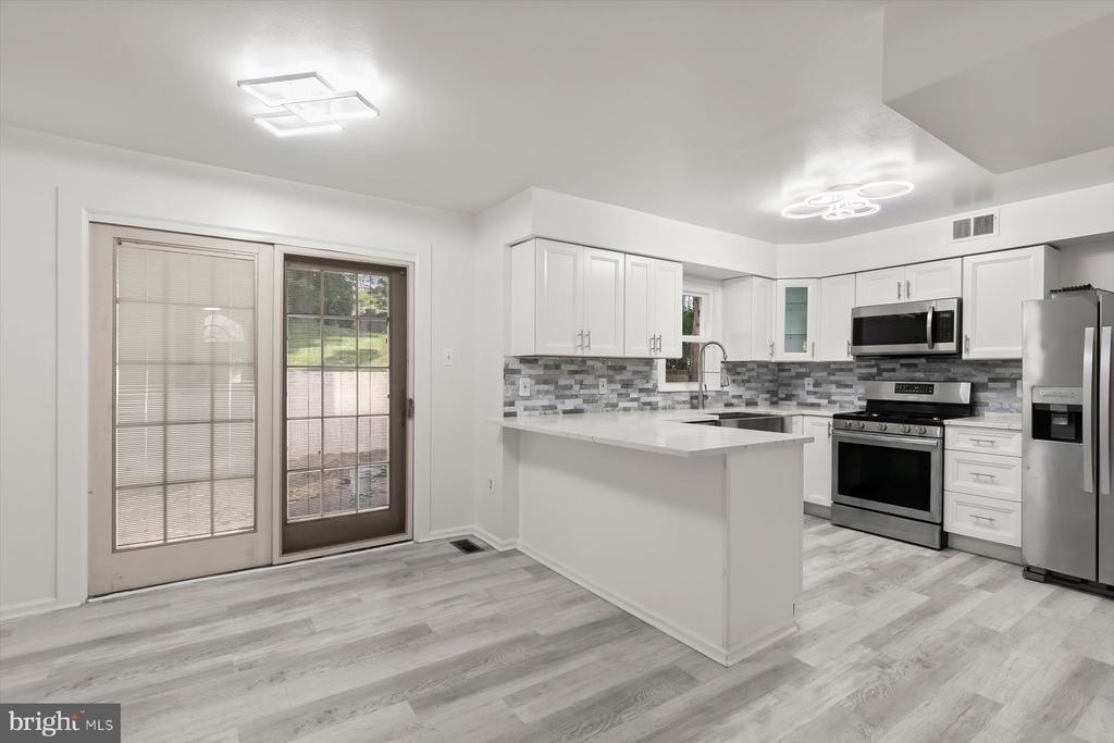 1550 Mclean Commons Court - Photo 11