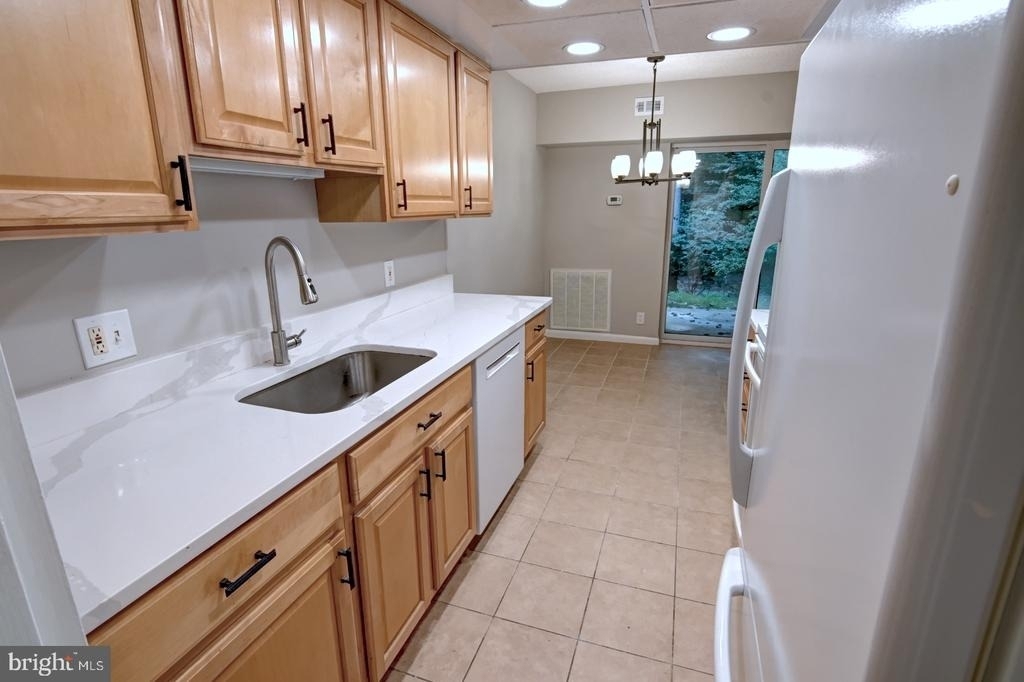 11658 Stoneview Square - Photo 6