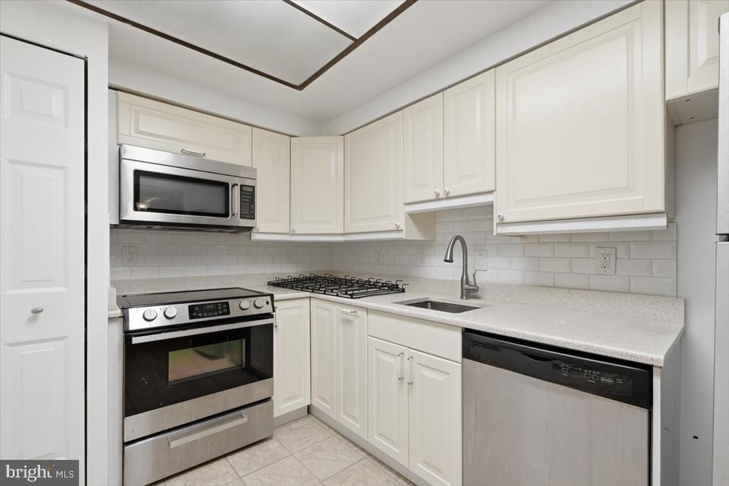 7600 Tremayne Place - Photo 9