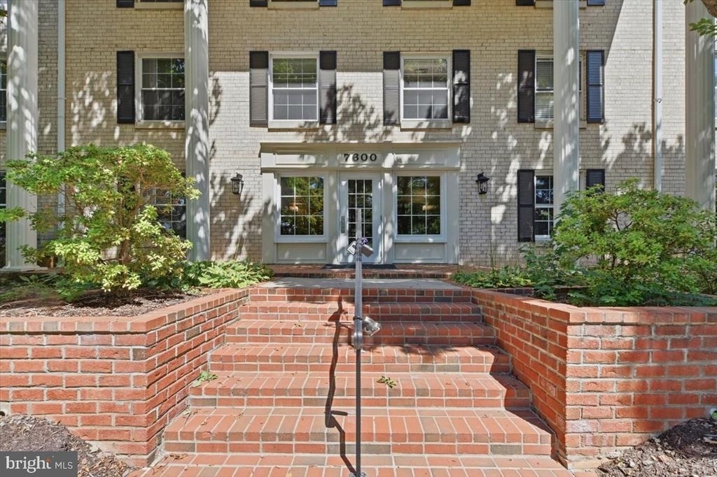 7600 Tremayne Place - Photo 1