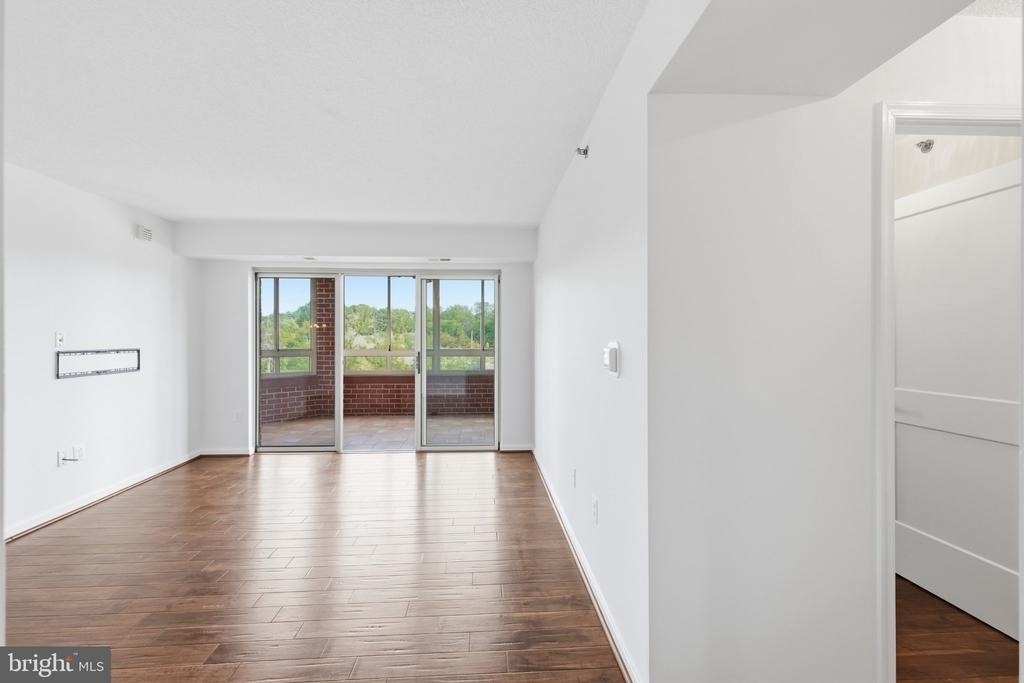 2121 Jamieson Avenue - Photo 22