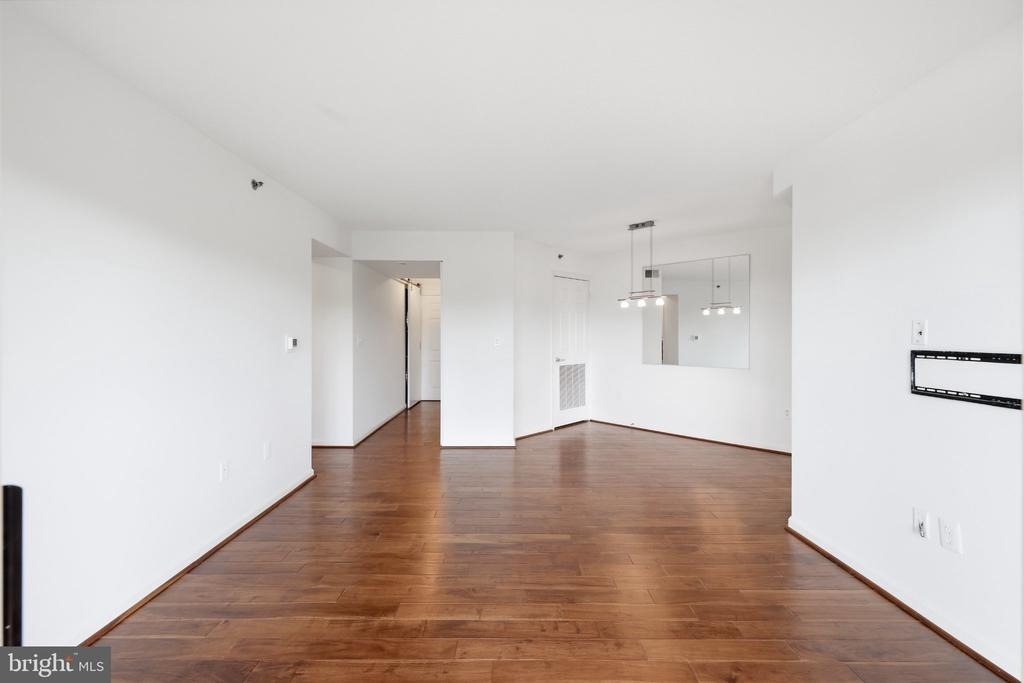 2121 Jamieson Avenue - Photo 16