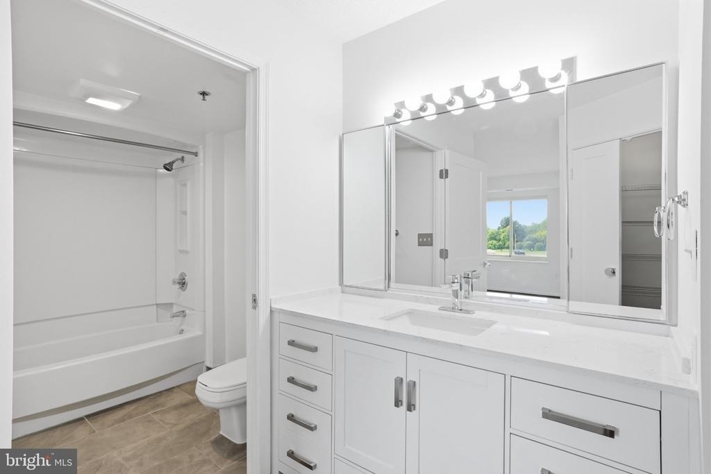 2121 Jamieson Avenue - Photo 40