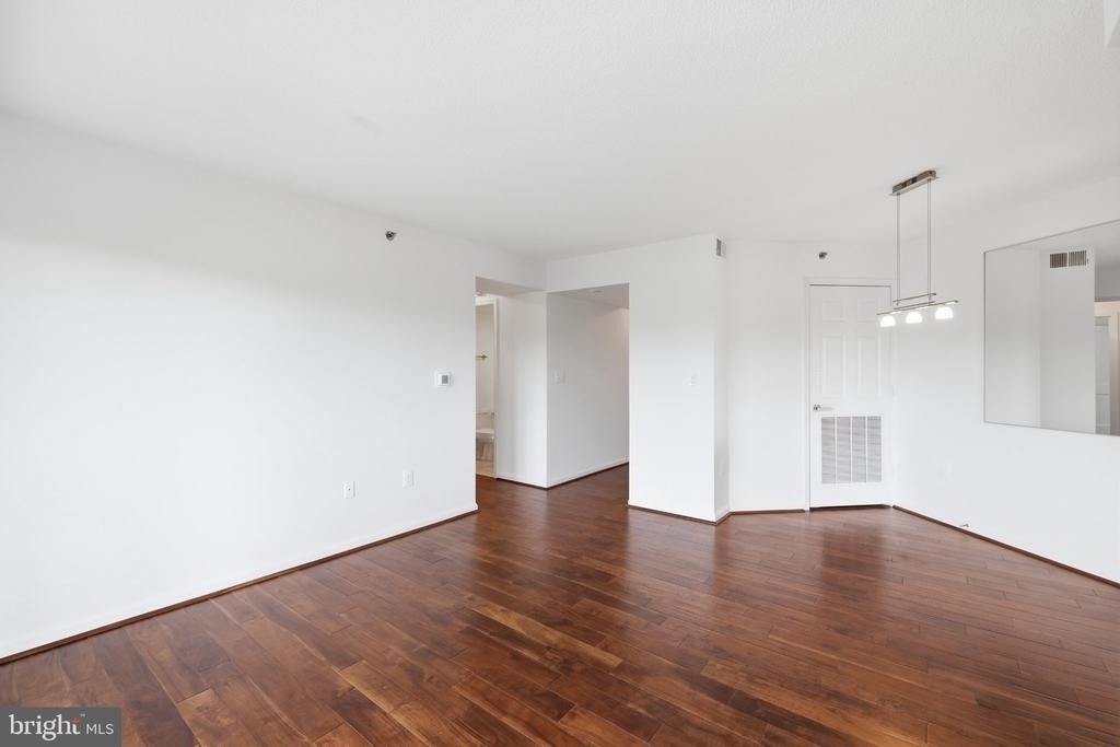 2121 Jamieson Avenue - Photo 17