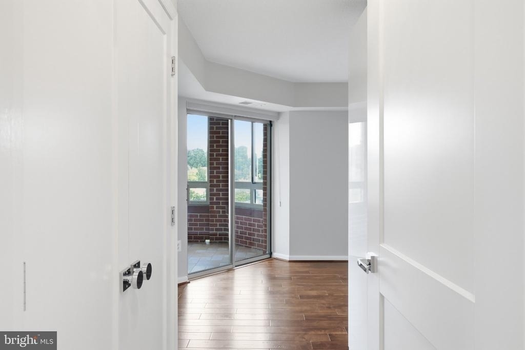 2121 Jamieson Avenue - Photo 35