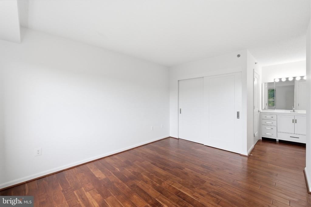 2121 Jamieson Avenue - Photo 45