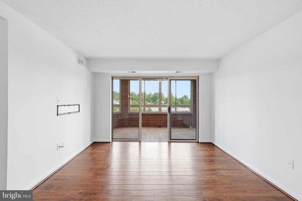 2121 Jamieson Avenue - Photo 21