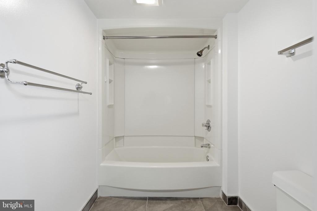 2121 Jamieson Avenue - Photo 41