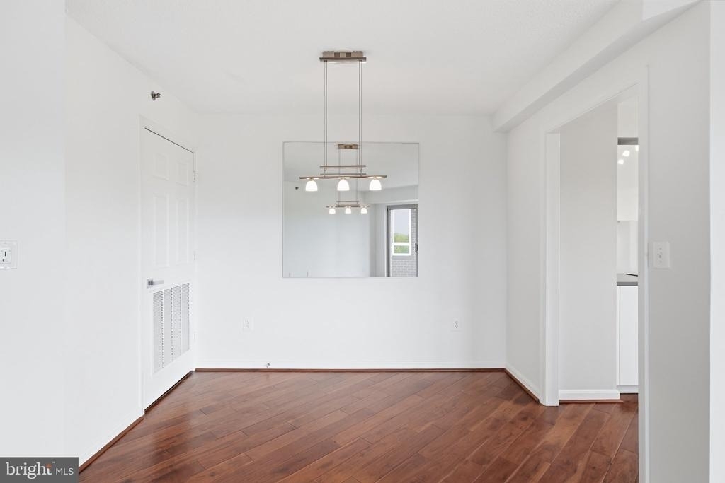 2121 Jamieson Avenue - Photo 18