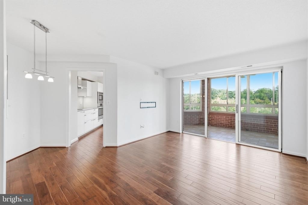 2121 Jamieson Avenue - Photo 14