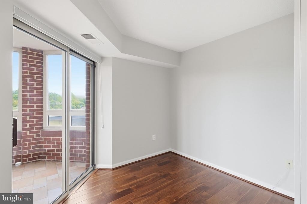 2121 Jamieson Avenue - Photo 36