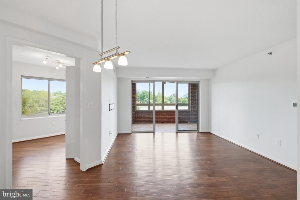 2121 Jamieson Avenue - Photo 19