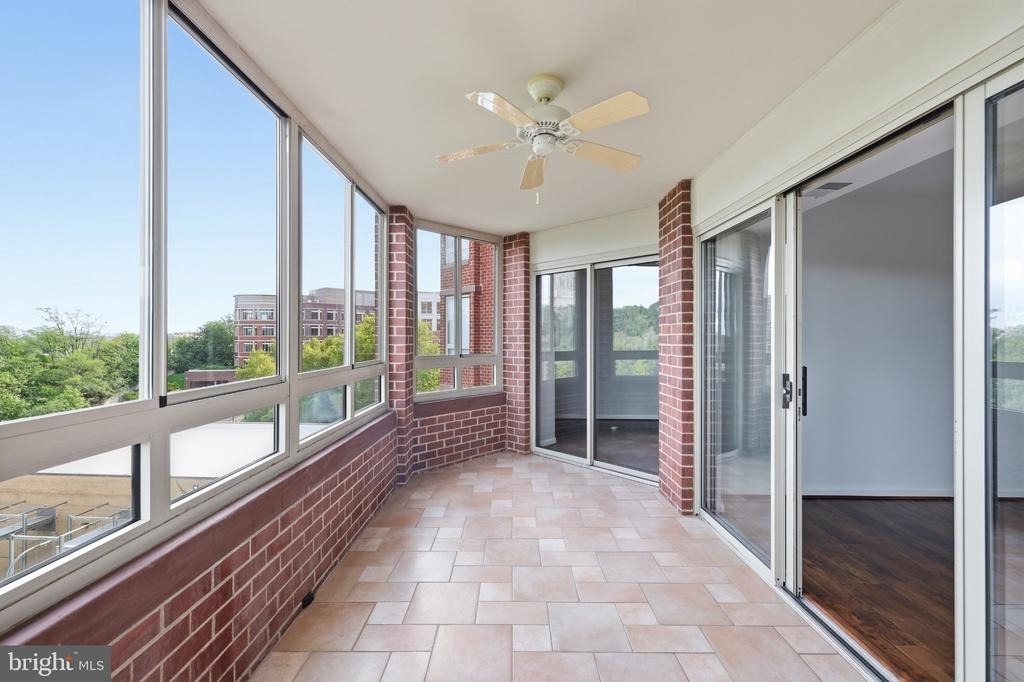 2121 Jamieson Avenue - Photo 32