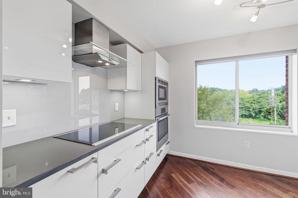 2121 Jamieson Avenue - Photo 31