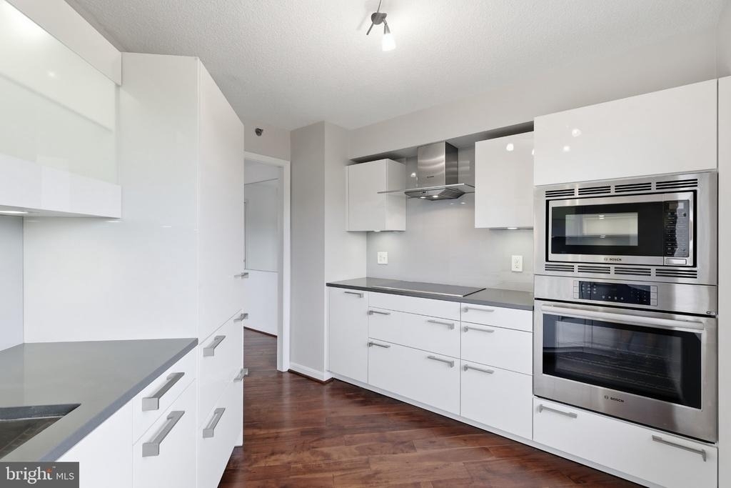 2121 Jamieson Avenue - Photo 29