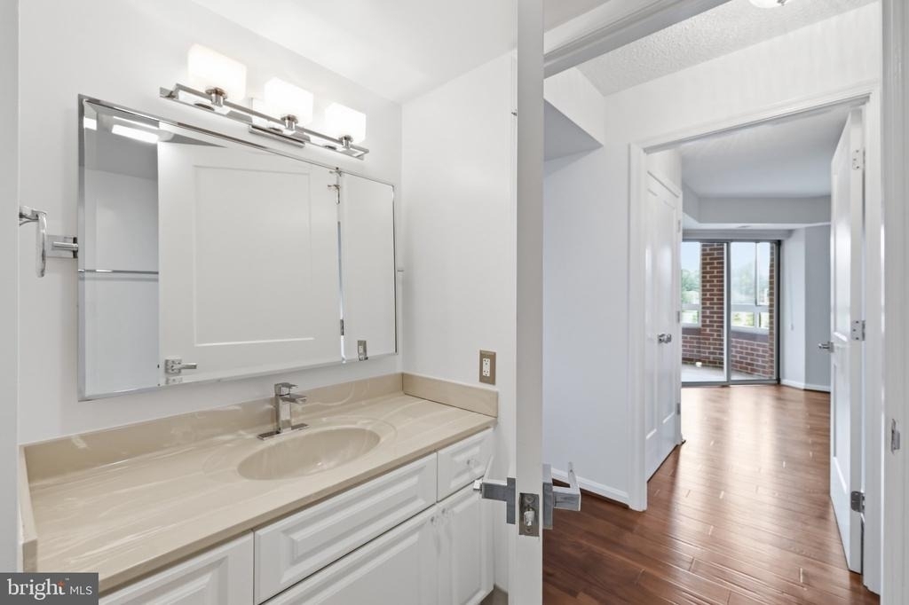 2121 Jamieson Avenue - Photo 34