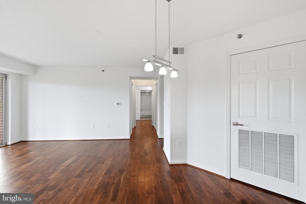 2121 Jamieson Avenue - Photo 20