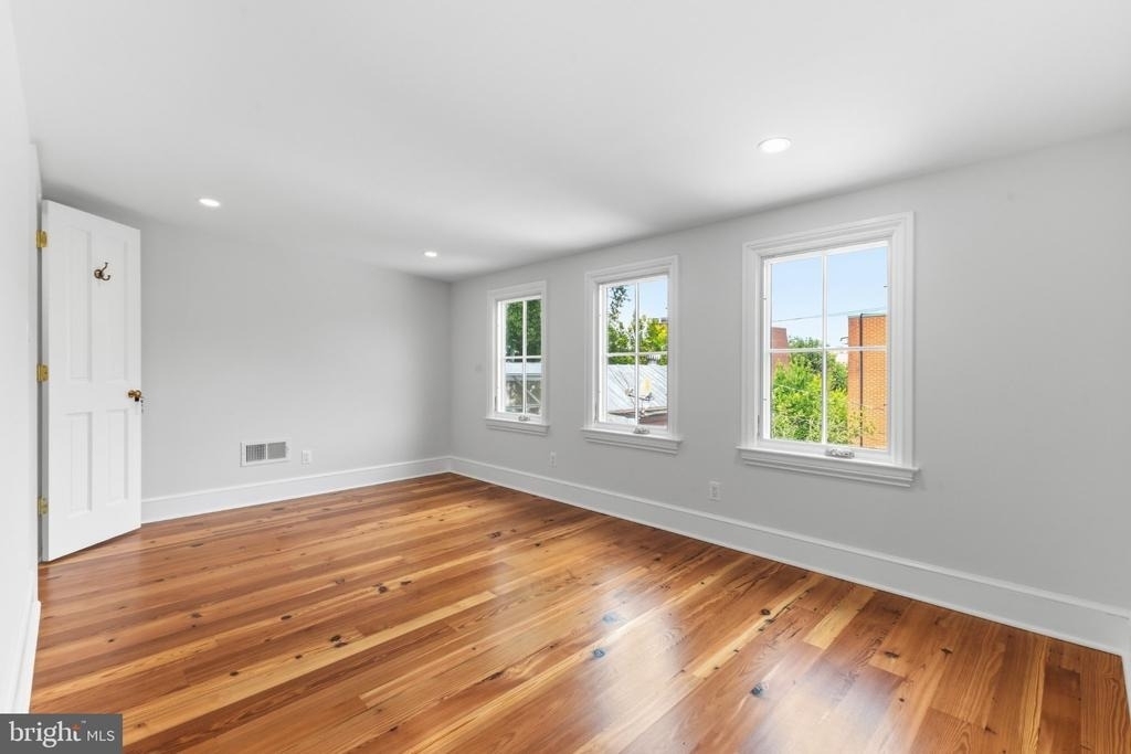 303 Queen Street - Photo 14