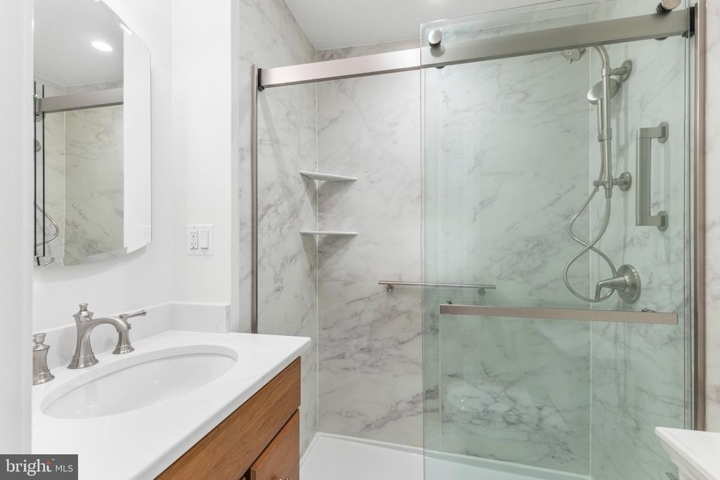 303 Queen Street - Photo 18