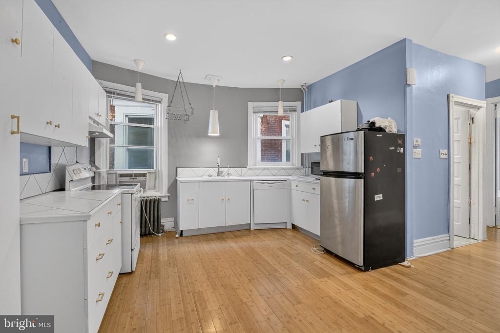 4947 Catharine Street - Photo 0