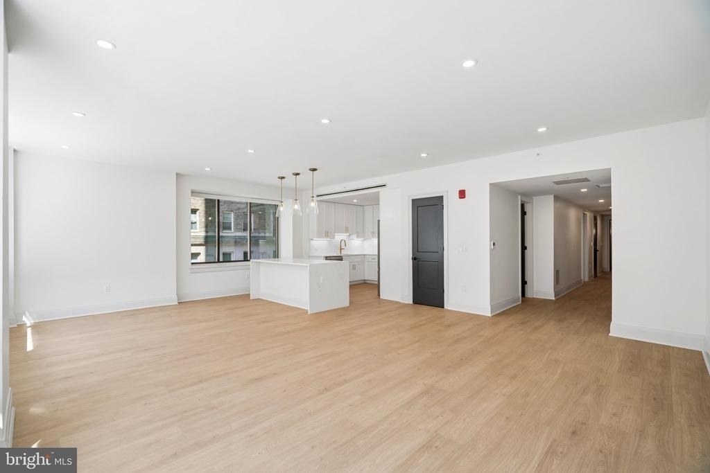 135 S 19th Street - Photo 2