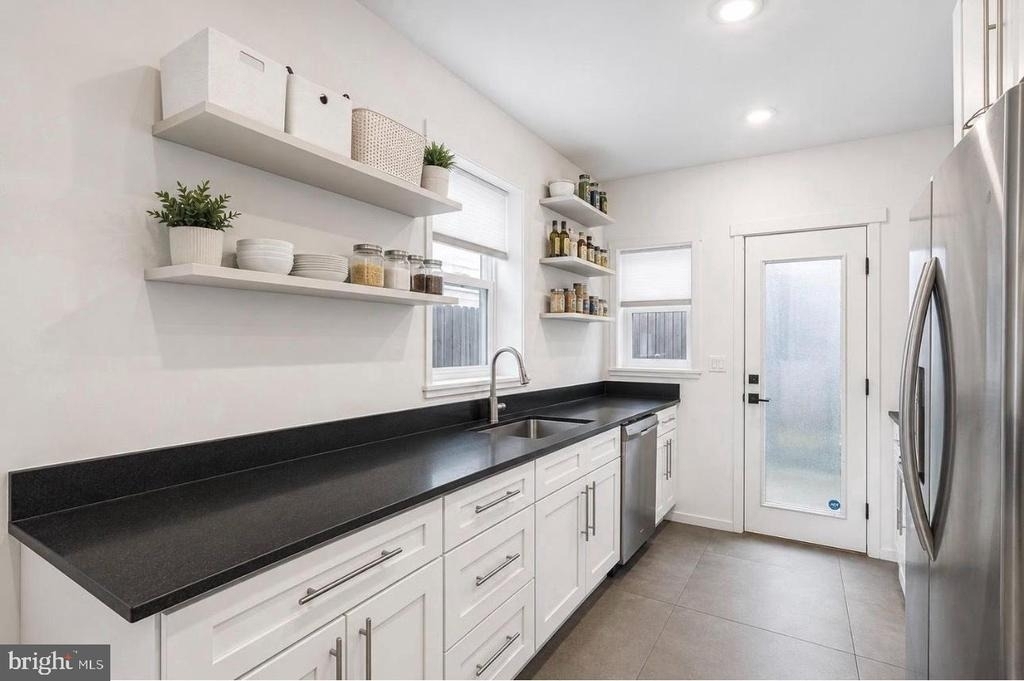 1249 N Hollywood Street - Photo 3