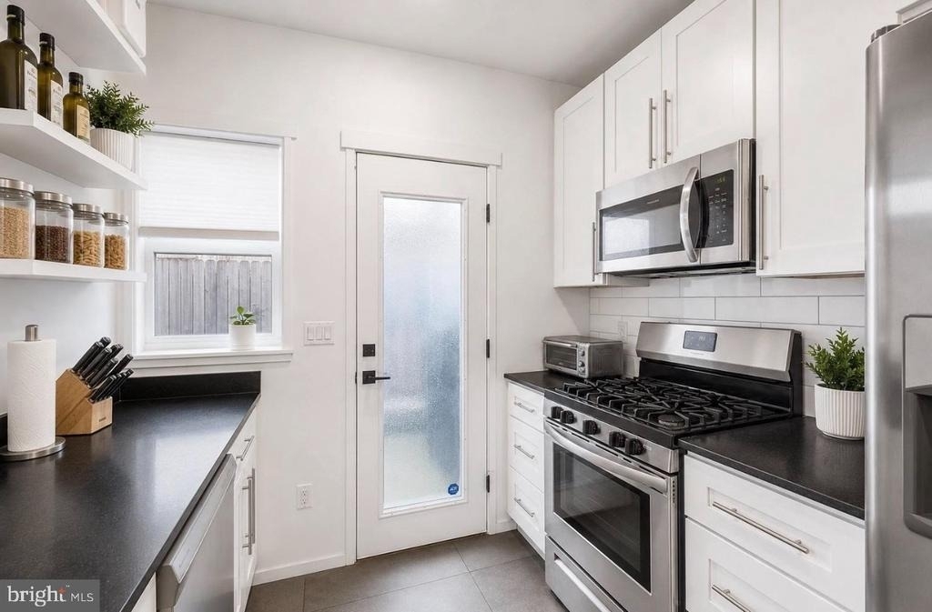 1249 N Hollywood Street - Photo 2