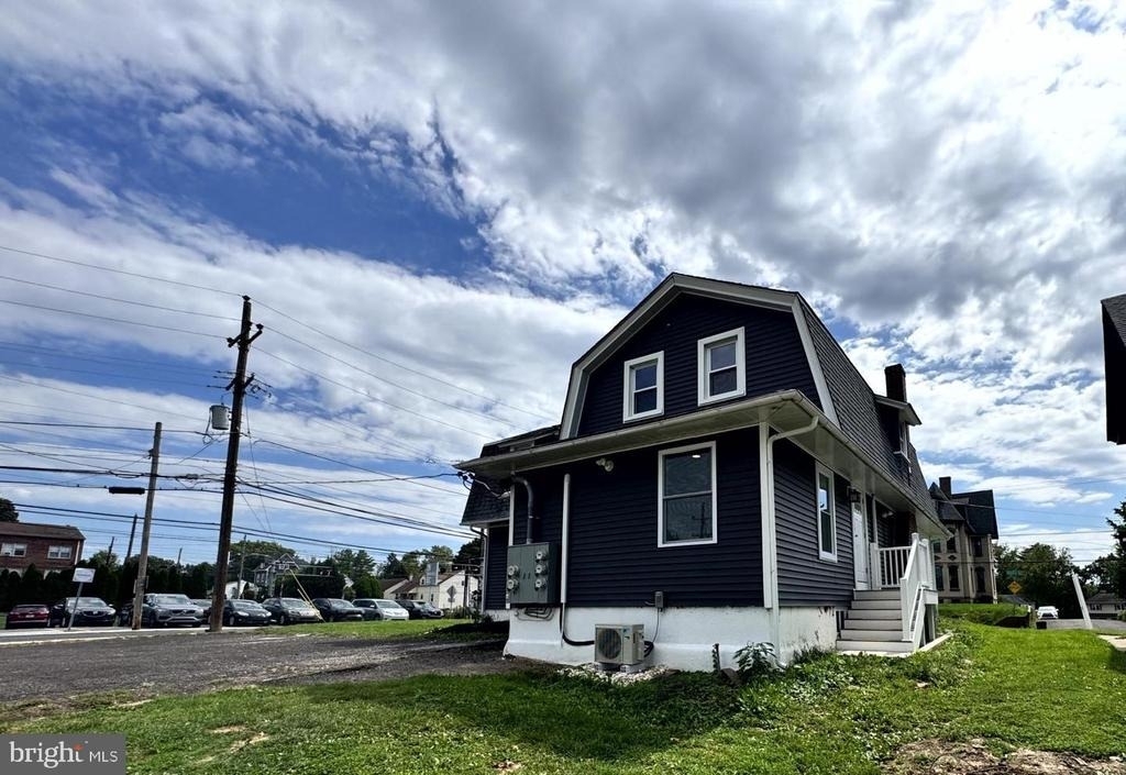 77 Byberry Road - Photo 2