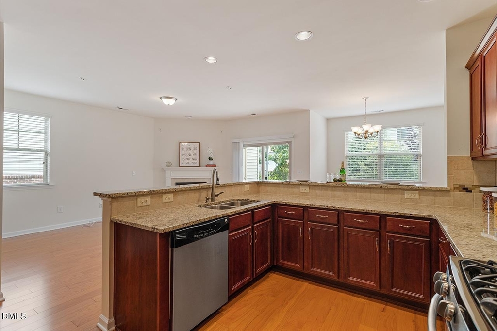 531 Whitworth Lane - Photo 3