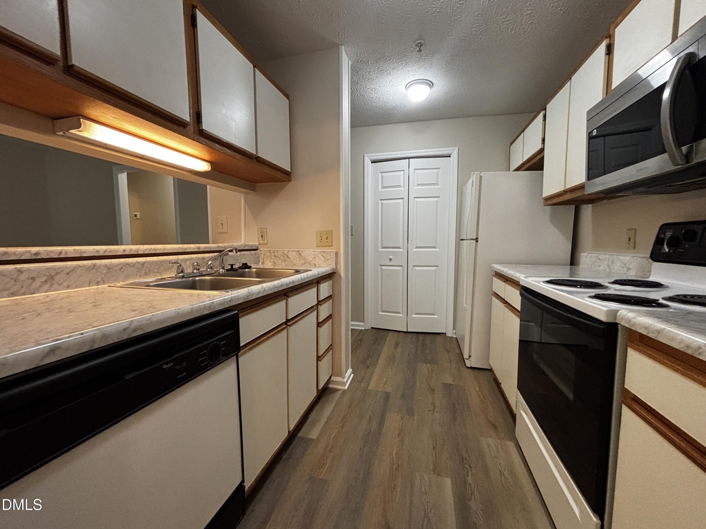 259 Waterdown Drive - Photo 3
